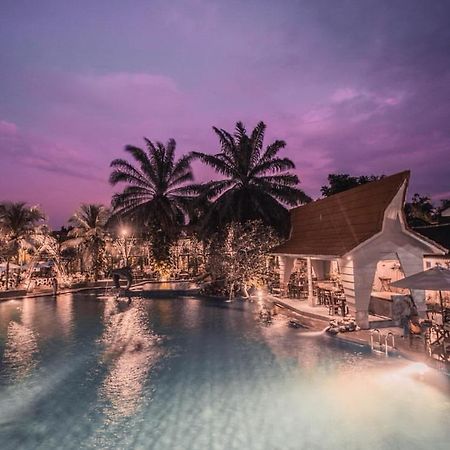 Bukit Daun Hotel And Resort Кедири Экстерьер фото
