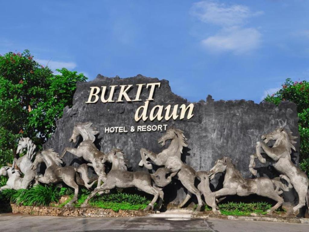 Bukit Daun Hotel And Resort Кедири Экстерьер фото