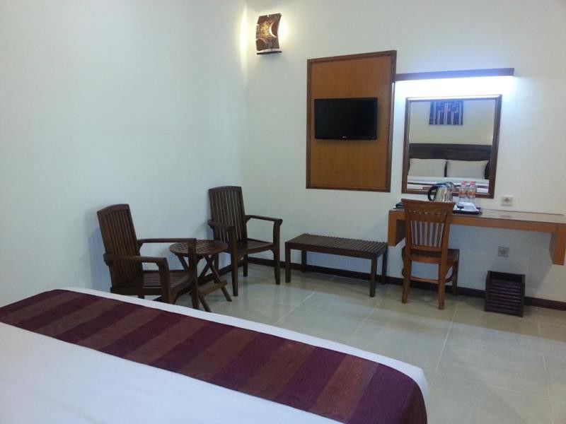 Bukit Daun Hotel And Resort Кедири Экстерьер фото