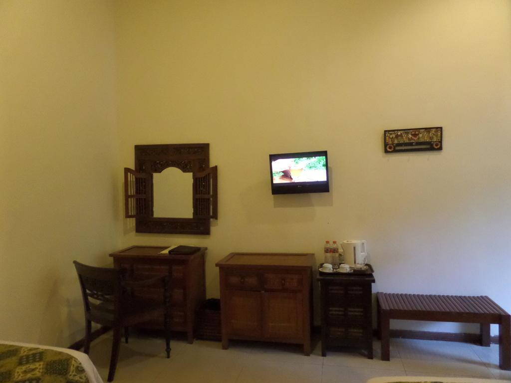 Bukit Daun Hotel And Resort Кедири Экстерьер фото