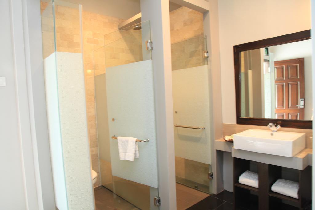 Bukit Daun Hotel And Resort Кедири Экстерьер фото