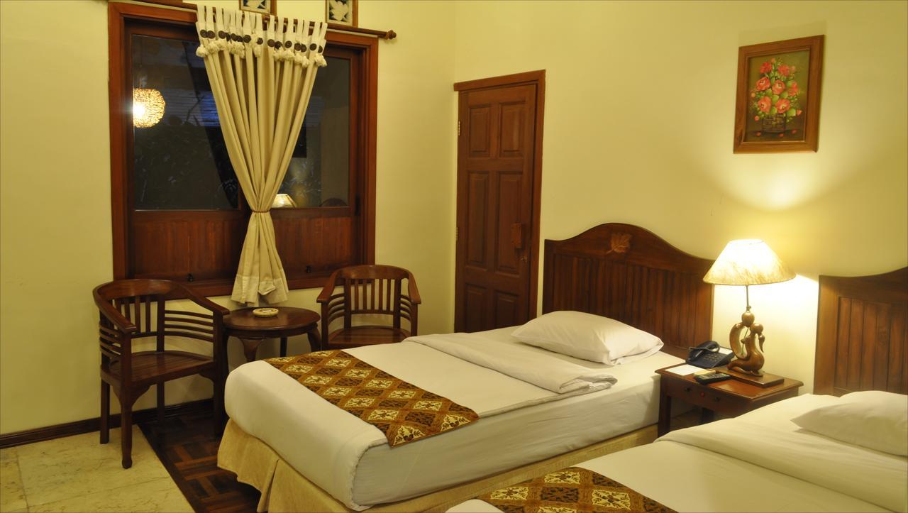 Bukit Daun Hotel And Resort Кедири Экстерьер фото