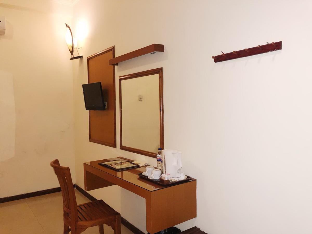 Bukit Daun Hotel And Resort Кедири Экстерьер фото