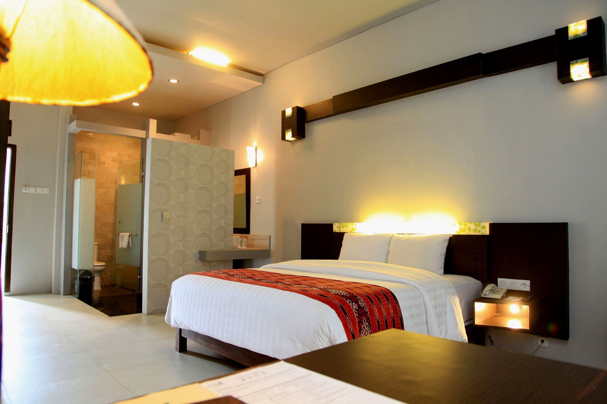 Bukit Daun Hotel And Resort Кедири Экстерьер фото