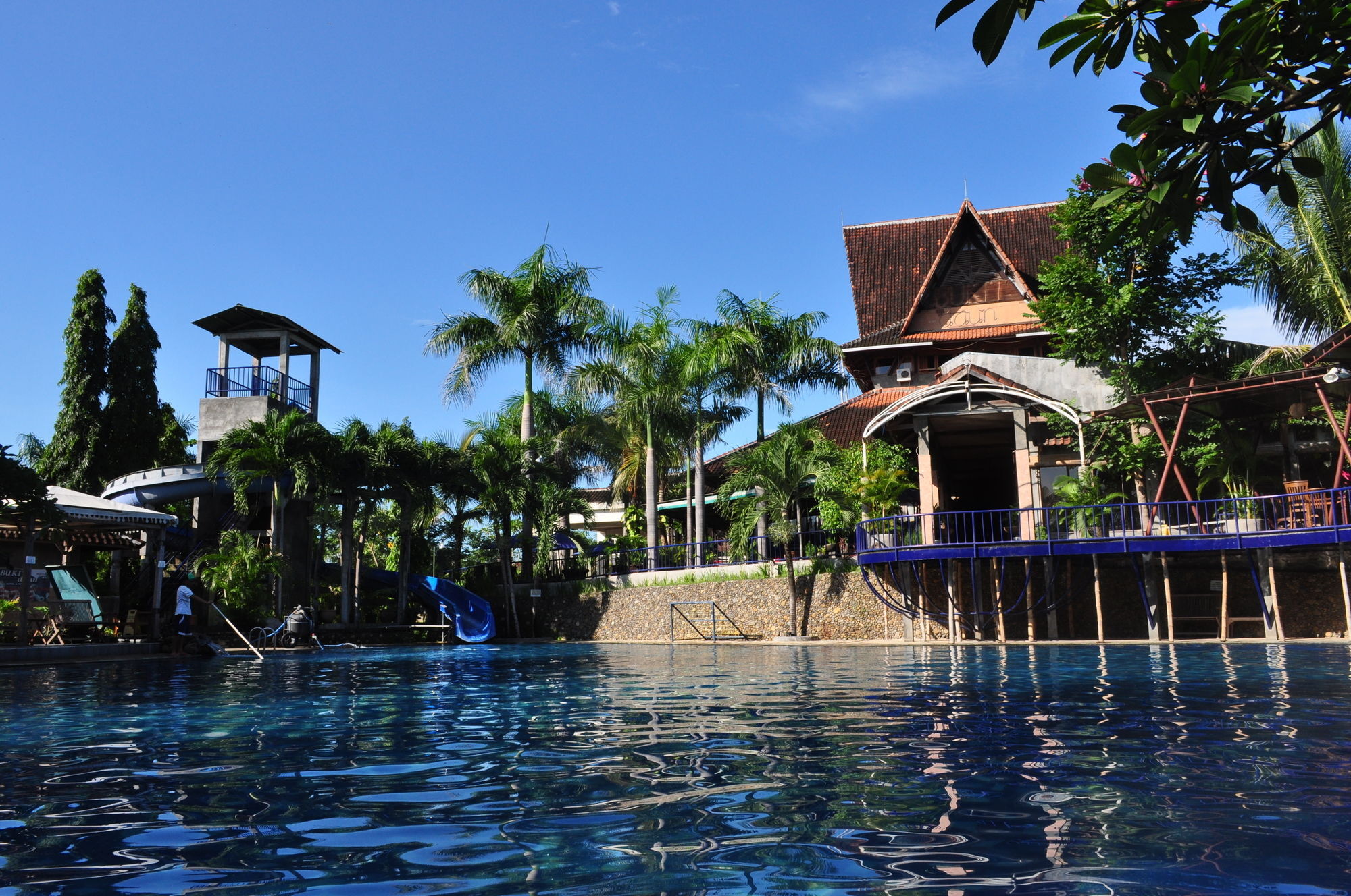Bukit Daun Hotel And Resort Кедири Экстерьер фото