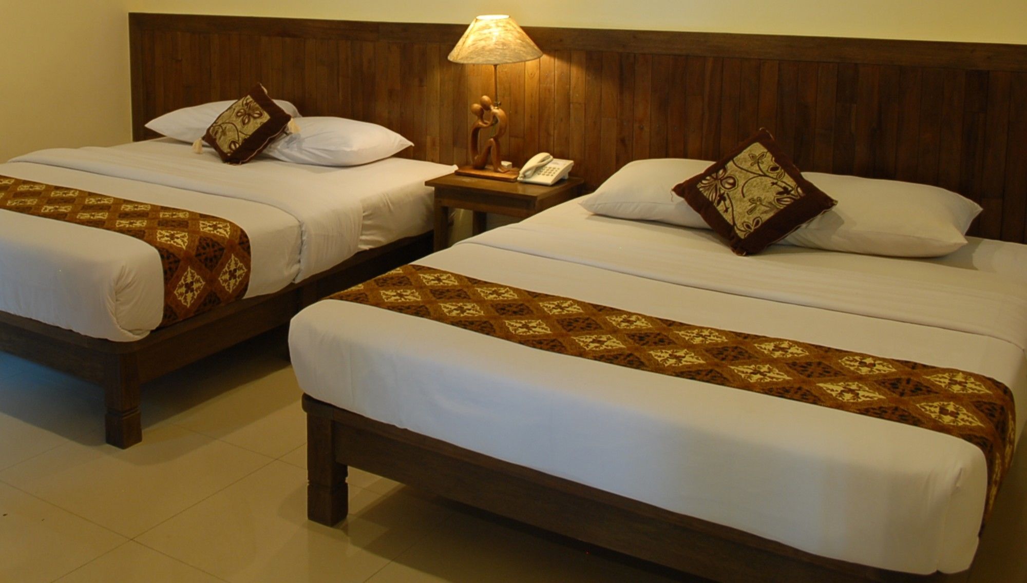 Bukit Daun Hotel And Resort Кедири Экстерьер фото